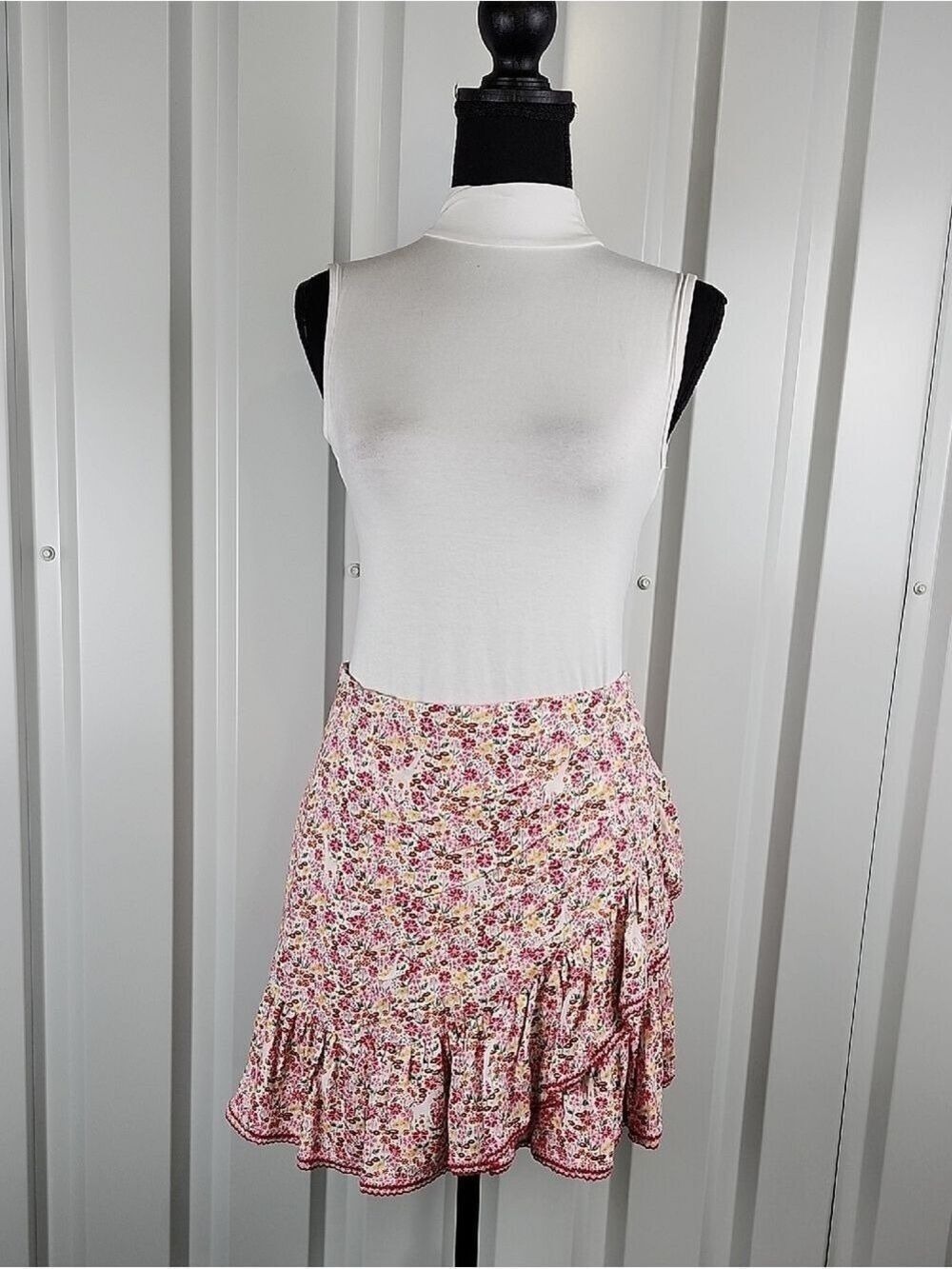 Poupette St. Barth Mabelle Pink & White Floral Ruffle Mini Skirt Size Med NWT